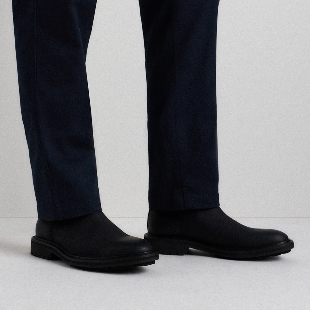 Kenneth Cole Men's Black Leather Chelsea boots - Picture 4 of 6